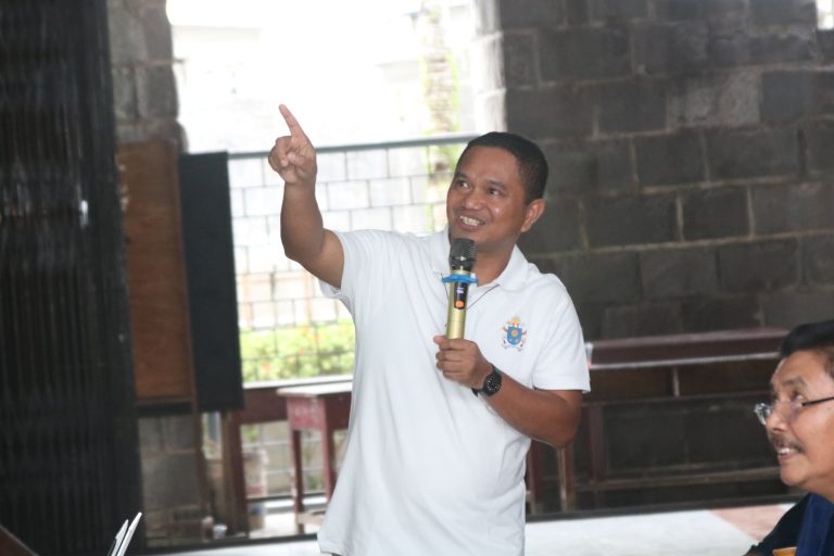 PASTOR PAROKI